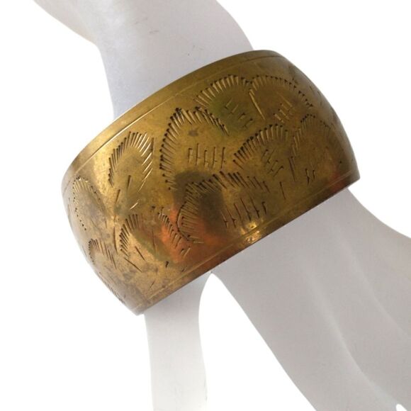 Vintage Etched Brass Bangle Bracelet Engraved Estate Bronze Patina Chunky Boho. - Picture 6 of 16